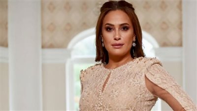 تألقي كالأميرات في أول أيام العيد على خطى هند صبري 