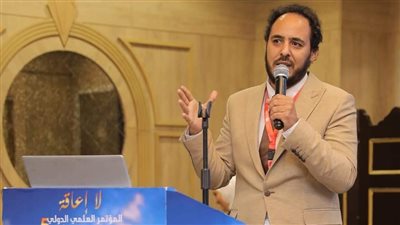 طبيب مصري يشارك فى أكبر مؤتمر طبى رياضى فى مدريد 