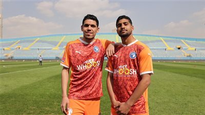 بيراميدز يكشف عن قميصه الثالث.. ويلتقي الجونة بالزي الجديد