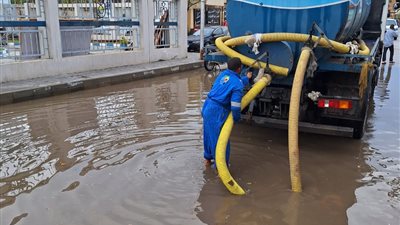 رفع تراكمات الأمطار مع إعلان حالة الطوارئ بالإسماعيلية
