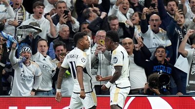 ريال مدريد يقلب الطاولة على مانشستر.. هدفين في دقائق معدودة (فيديو)