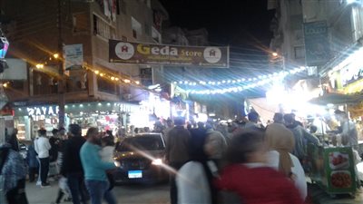 زحام شديد في شوارع ومقاهي البحيرة ليلة العيد 