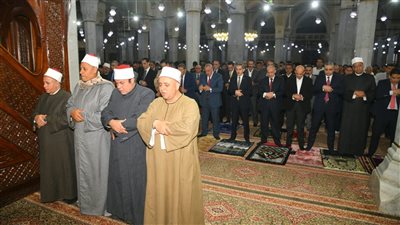 محافظ الغربية وآلاف الأهالي يؤدون صلاة عيد الفطر بمسجد السيد البدوي 