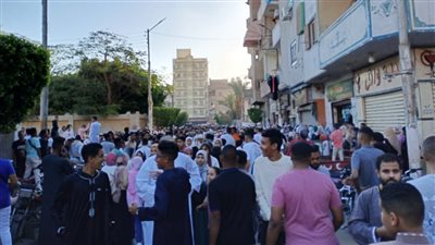 صور.. الآلاف يؤدون صلاة عيد الفطر المبارك بالمساجد والساحات العامة بقنا 