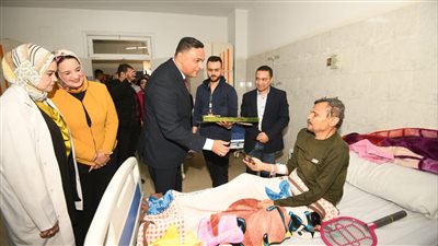 محافظ الدقهلية يزورمستشفى التأمين الصحي بسندوب لتقديم التهنئة للمرضى بعيد الفطر