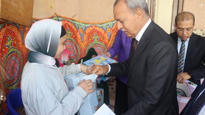 محافظ القليوبية ورئيس جامعة بنها يشاركان الأيتام والمسنين والمرضى فرحة عيد الفطر 