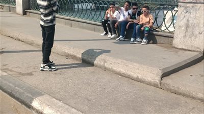 الأطفال يلتقطون السيلفي على كورنيش النيل أول أيام عيد الفطر.. صور