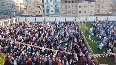 المحافظون ونوابهم يشهدون صلاة عيد الفطر المبارك بالمساجد والساحات