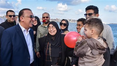  احتفالات المواطنين مع محافظ الاسكندرية بعيد الفطر المبارك 