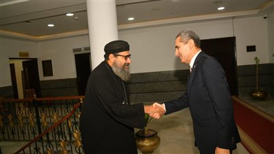 محافظ الغربية يستقبل الأنبا بولا مطران طنطا وتوابعها للتهنئة بعيد الفطر 