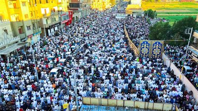 قنا|سكان القرى يتبادلون تهاني العيد بالدواوين والمدن تحتفي في النوادي 