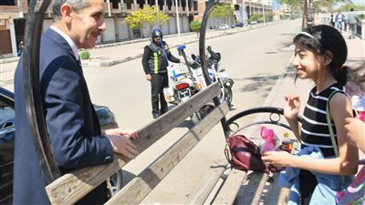 محافظ الغربية يشارك الأيتام فرحة العيد بتوزيع الهدايا 