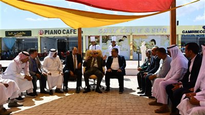 محافظ جنوب سيناء يلتقي أهالي ومشايخ مدينة دهب