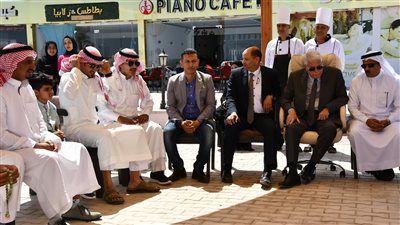 محافظ جنوب سيناء يشارك أهالي الطور فرحة العيد