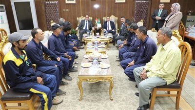 محافظ المنوفية يلتقي عمال النظافة بمكتبه للتهنئة بعيد الفطر المبارك