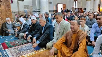 رئيس مدينة رأس سدر يؤدي صلاة عيد الفطر المبارك  مسجد المجمع الاسلامي