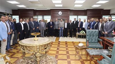 محافظ بني سويف يتلقى التهاني بعيد الفطر المبارك من قيادات الكنائس والأديرة