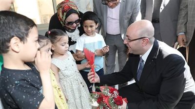 محافظ بني سويف يزور جمعية رعاية المؤسسات الإجتماعية للأيتام أول أيام العيد