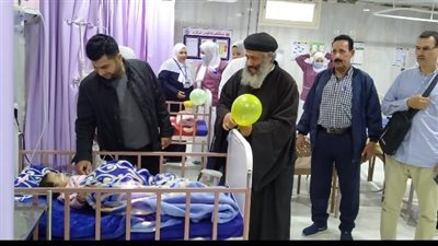 كاهن مطرانية الأقباط الأرثوذكس بفاقوس والعاشر يهنئ الفرق الطبية والمرضى بالمستشفى المركزي بعيد الفطر