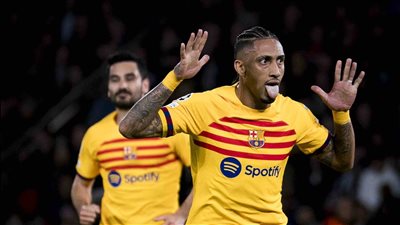 برشلونة يتقدم على باريس سان جيرمان في الشوط الأول