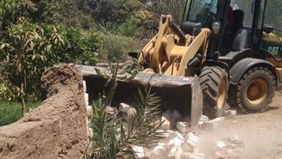 إزالة فورية لحالتى تعدى بناء بدون ترخيص بنطاق نجع حمادي