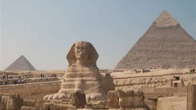 أمين المجلس الأعلى للآثار يؤكد ضرورة انسياب حركة الزيارة بالأهرامات 