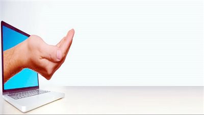 التسول الإلكترونى.. أسهل طريق للوصول إلى جيبك!