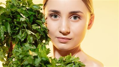 فوائد البقدونس للبشرة.. الحل السحري لجميع المشاكل الشائعة