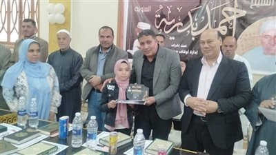 رئيس مركز سنورس بالفيوم يكرم حفظة القرآن الكريم بقرية ترسا