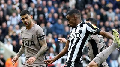 نيوكاسل يونايتد يسحق توتنهام برباعية نظيفة في البريميرليج 