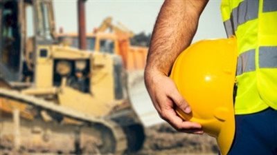التشريعات والقوانين الخاصة بتحسين بيئة العمل في 10 سنوات.. التفاصيل
