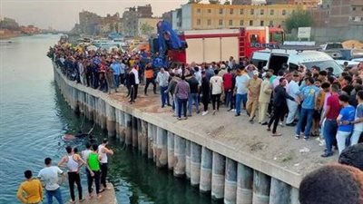 بالصور .. مصرع وإصابة ثلاثة ركاب ميكرباص سقطت بترعة المحمودية بالبحيرة 