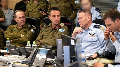 أفيخاي من داخل الحفرة: سقوط عدد ضئيل من الصواريخ الإيرانية على قاعدة عسكرية