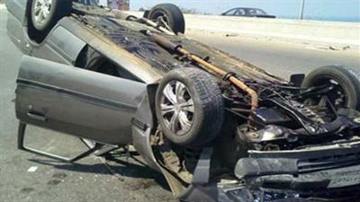 إصابة 4 أشخاص من أسرة واحدة في حادث انقلاب سيارة 