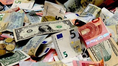 أسعار العملات صباح اليوم الأحد مقابل الجنيه في البنوك المصرية والصرف الآلي