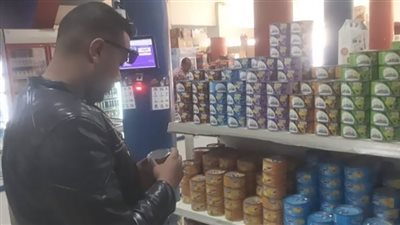 ضبط 3 طن أغذية غير صالحة للإستهلاك الأدمي بالمنيا 
