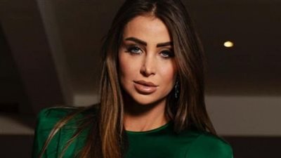 أنابيلا هلال بظهر مكشوف تواكب موضة 2024