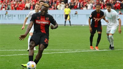 نحو اللقب.. باير ليفركوزن يتقدم بهدف على بريمن في الشوط الأول