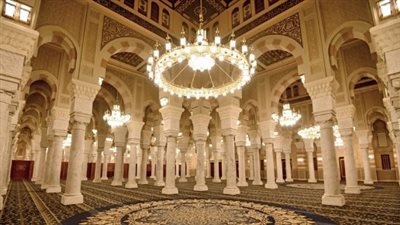 بعد افتتاح المسجد.. المحبون للسيدة زينب يطالبون بفتح مقامها 