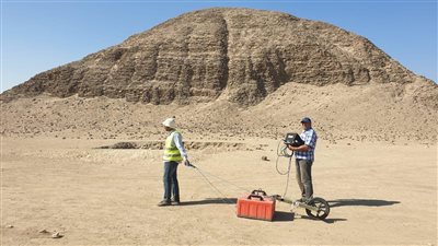 هرم هوارة.. وتاريخ المياه تحت السطحية التي تغلق مدخله وتغمر ممراته 