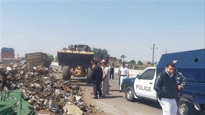   انقلاب شاحنة على محور 30 يونيو