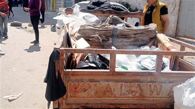 حملات مكثفة لضبط النباشين في تجمعات القمامة بشوارع المنصورة