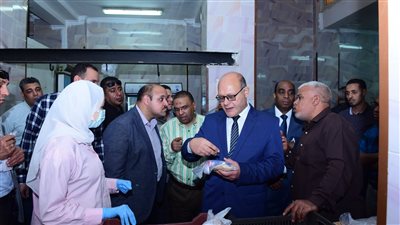 رئيس جامعة سوهاج يتابع سير العمل بالمستشفى الجامعي