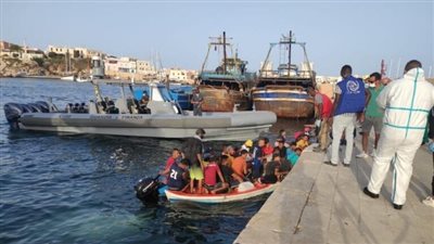 تراجع أعداد المهاجرين إلى إيطاليا للنصف منذ بداية العام.. وتدفق كبير من دولة عربية  