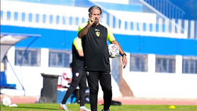 مدحت عبد الهادي يشيد بمدافع الزمالك بعد مباراة القمة