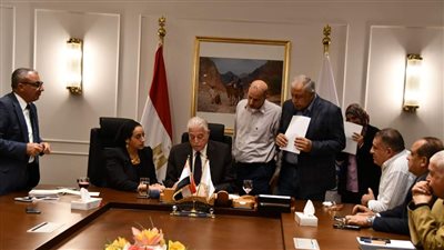 محافظ جنوب سيناء يبحث استعدادات افتتاح مشروعات تنموية وخدمية خلال عيد تحرير سيناء