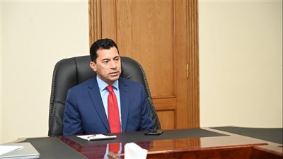 وزير الشباب يتابع جهود تطوير الطب الرياضي