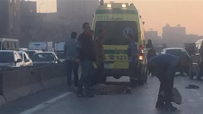 وفاة شخص صدمته سيارة أثناء عبورة الطريق