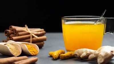 أبرزها الوقاية من الشيخوخة.. فوائد بذور الشيا وماء الكركم الخام