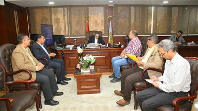 محافظ الغربية  يناقش آلية نقل المخلفات بأسطول المحافظة للمدفن الصحي
